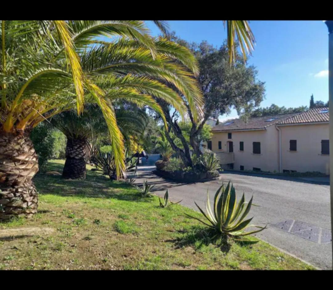 Location Dans Residence Calme, Proche Mer 滨海卡瓦莱尔 外观 照片